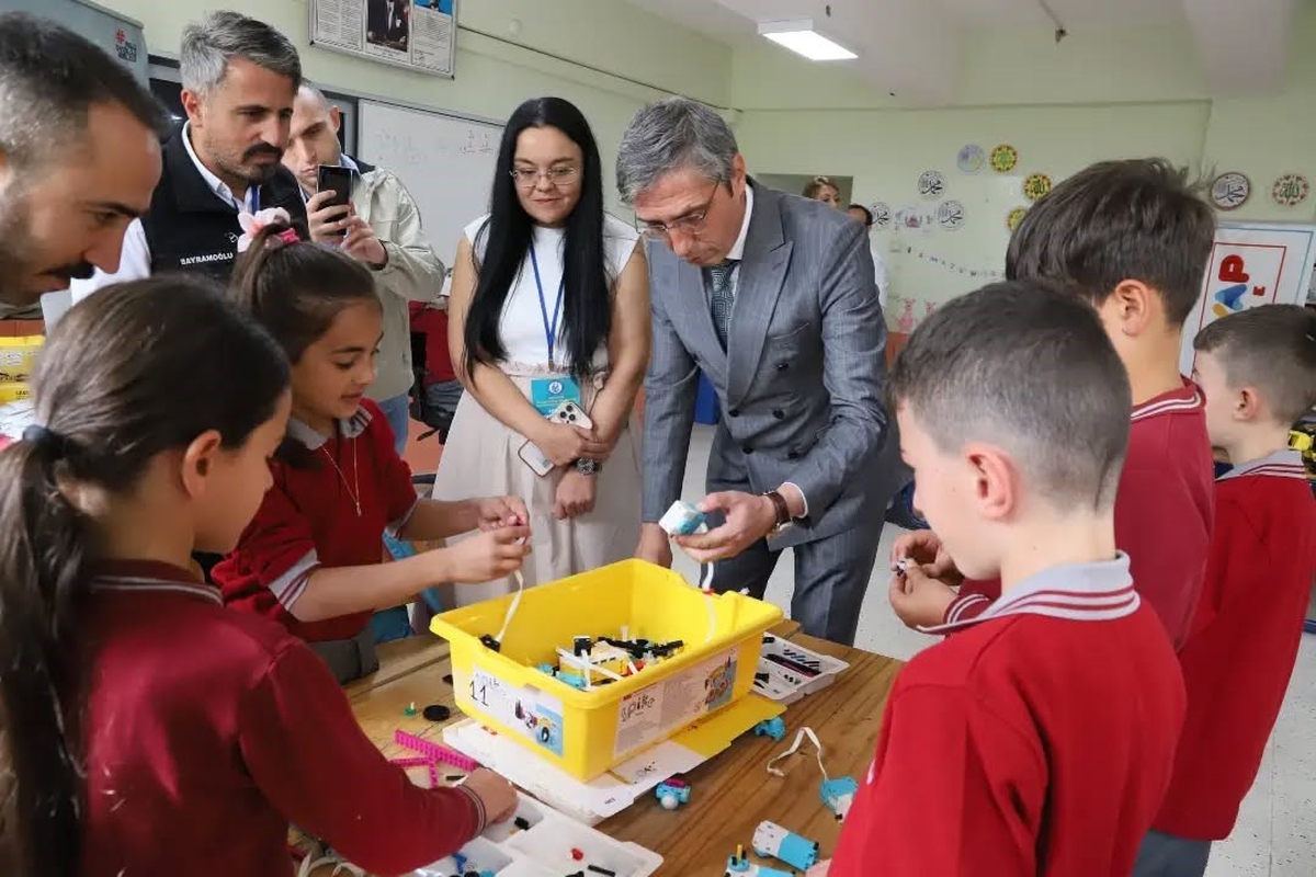 Bayburt\'ta köy okulu öğrencilerinin bilim atölyelerine Milli Eğitim Müdürü de katıldı