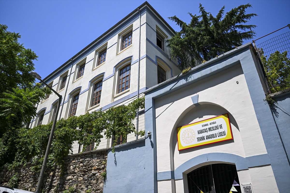 Mekteb-i Aşiret-i Hümayun\'dan Kabataş Ticaret Lisesi\'ne 130 yılı aşkın eğitim sürüyor
