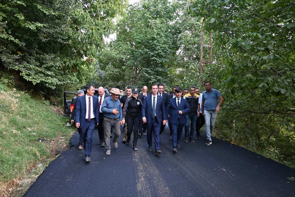 Bitlis Valisi Karakaya, Hizan\'da incelemelerde bulundu, asfalt hedefi 300 kilometre