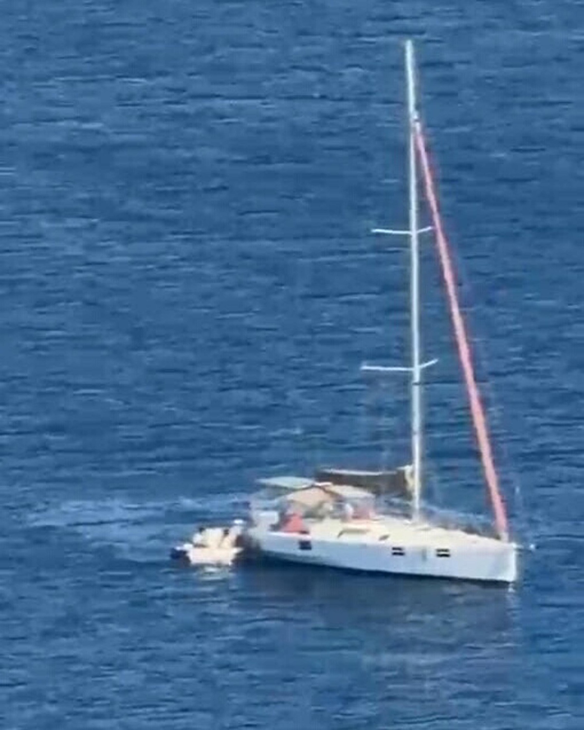 Bodrum\'da alışverişe çıkan 3 şüpheli gözaltına alındı, 22 kaçak göçmen yakalandı