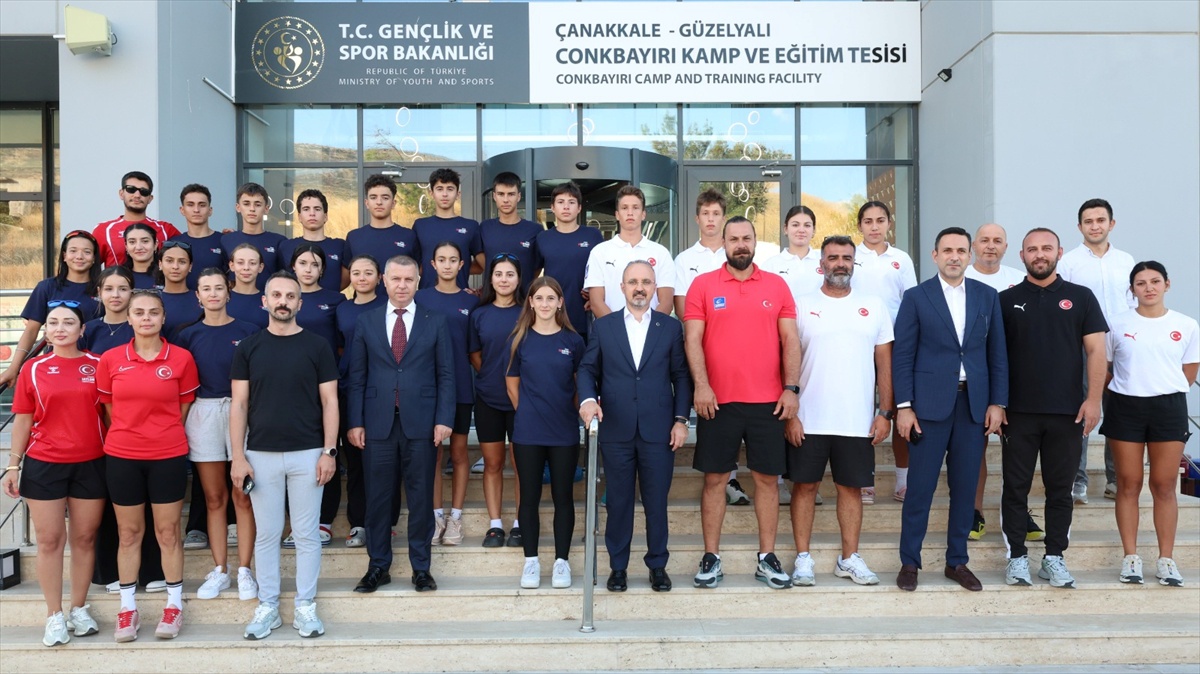 Bakan Yardımcısı Turan, Çanakkale\'de milli sporcuların kamp sürecini takip etti