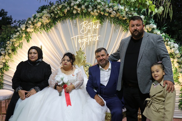 Down sendromlu Elif Aldemir, Burdur'da gelinlik giyip babasıyla ilk dansını yaptı