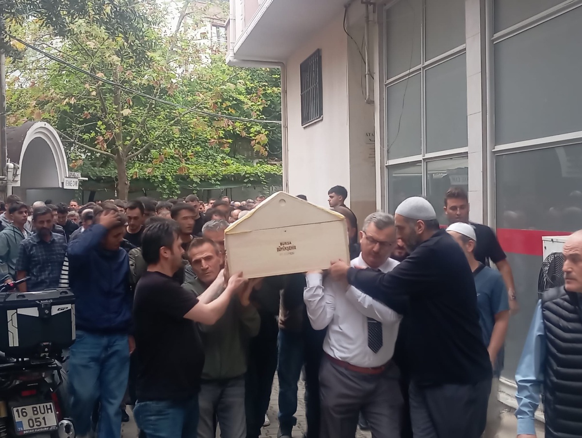 Gemlik\'te motosikletiyle bariyerlere çarpan Burak Uysal 4 gün sonra hayatını kaybetti