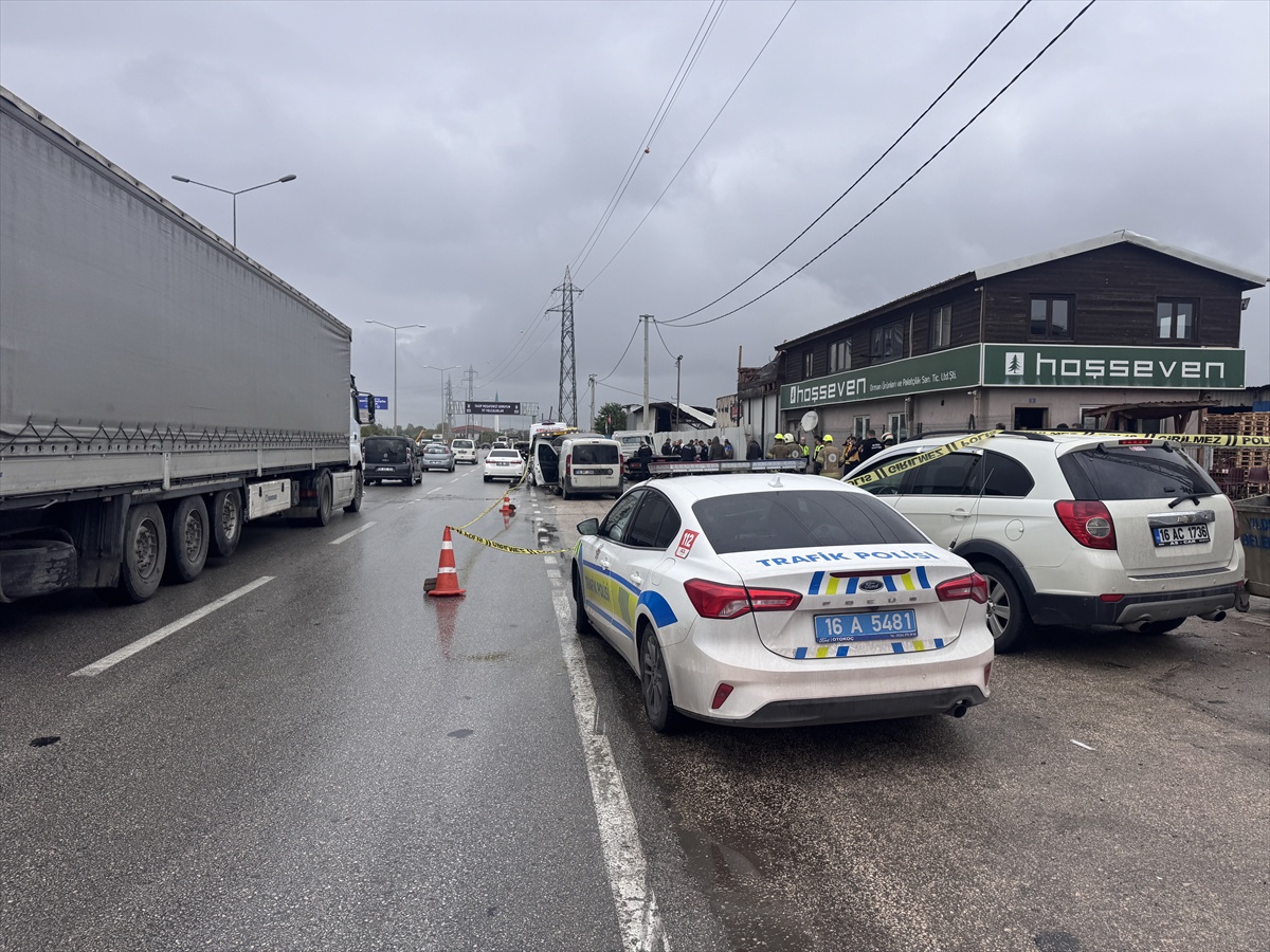 Bursa Yıldırım\'da bisikletliye çarpan araç sürücüsü gözaltına alındı, bisikletli öldü