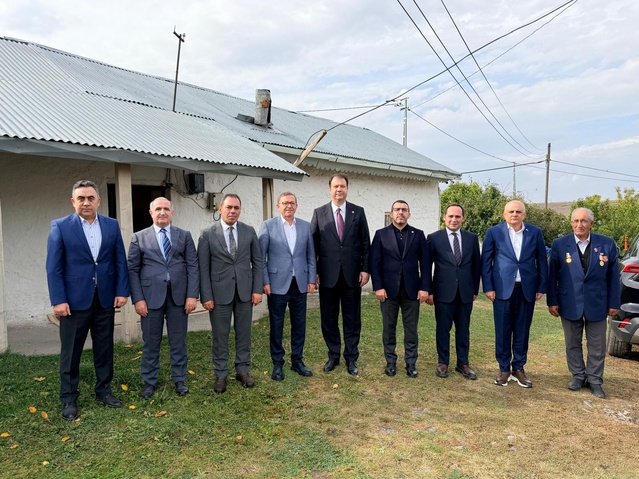 CHP'li vekil Alp, Gelirli köyünde tarihi tüfeği anlatarak Kars protokolünü ağırladı