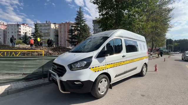 Çorum'da yıkılan eski okul binasının altından insana ait kafatası ve kemik çıktı