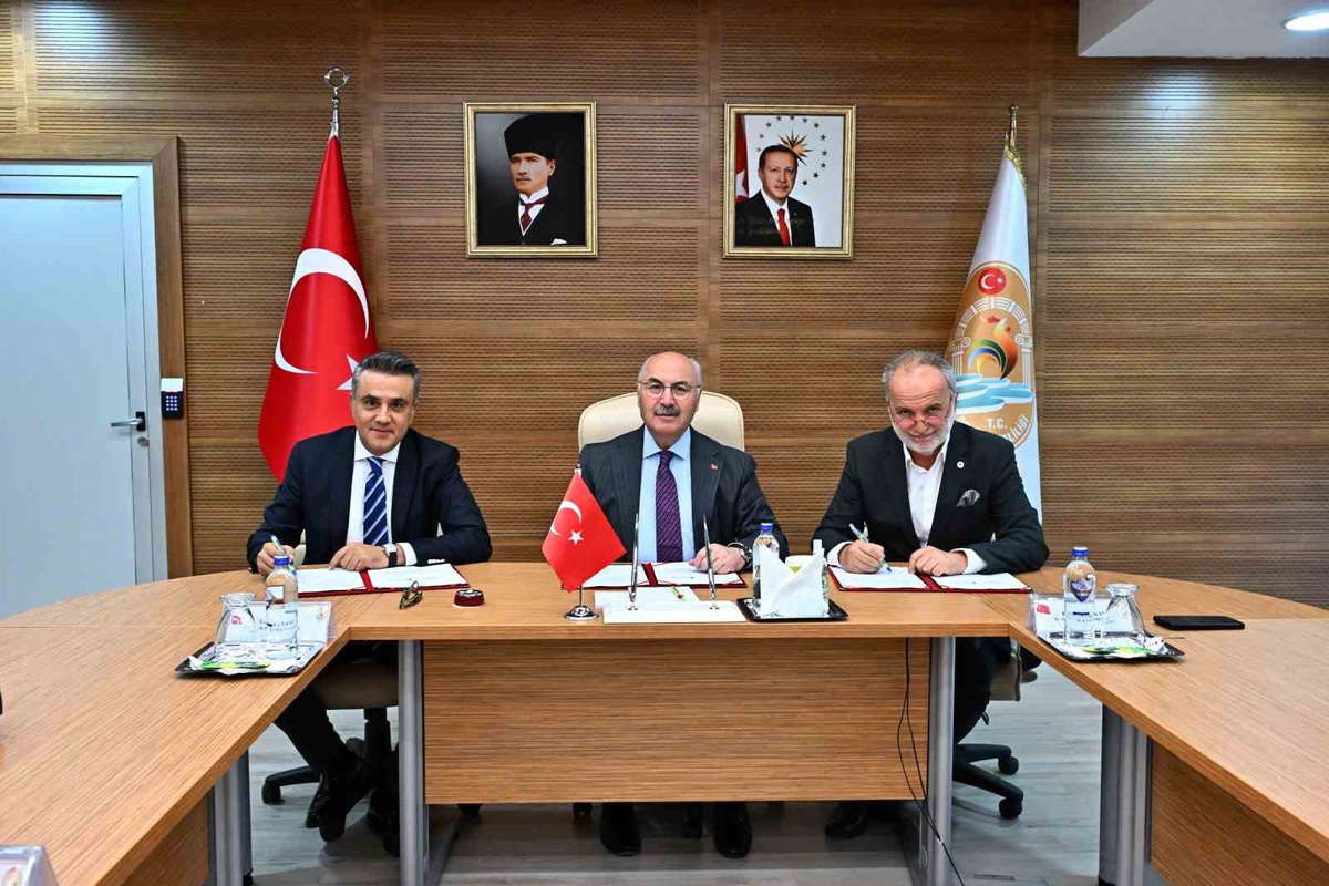 Denizli Çardak OSB, mesleki eğitim merkezini protokolle MEB\'e devretti