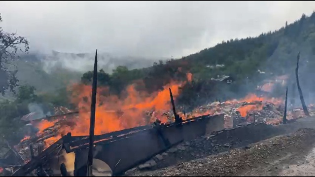 Kastamonu Deresökü'nde ahşap evdeki yangın rüzgarın etkisiyle 9 eve sıçradı