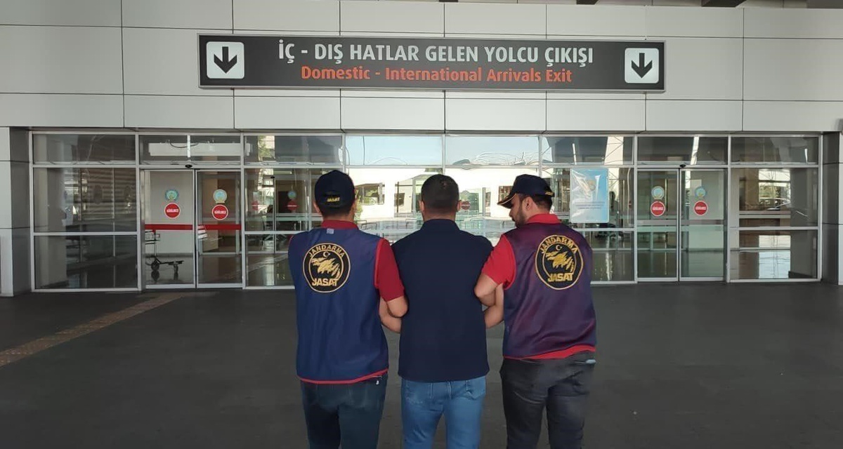 Diyarbakır\'da 86 hükümlü jandarma operasyonuyla yakalanıp adliyeye sevk edildi
