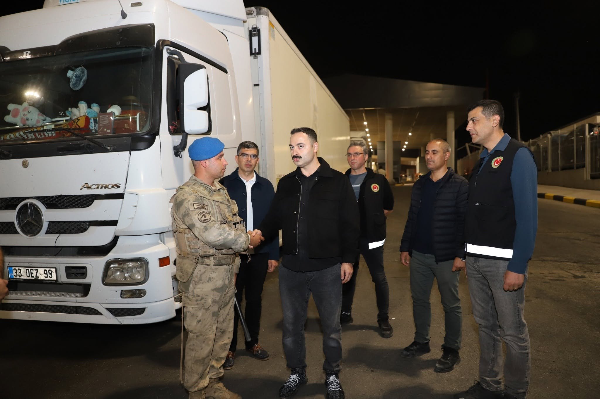 Doğubayazıt Kaymakamı Ayvat, Gürbulak'ta TIR yoğunluğu tedbirlerini gece denetledi