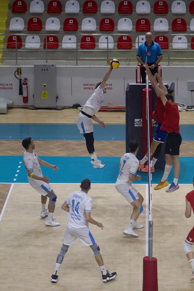 Gebze'deki voleybol turnuvasını İstanbul Büyükşehir Belediyespor namağlup tamamladı