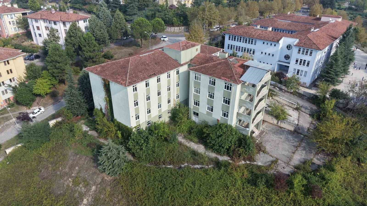 Düzce\'de atıl eski Sağlık Meslek Lisesi için huzurevi projesi hazırlanacak