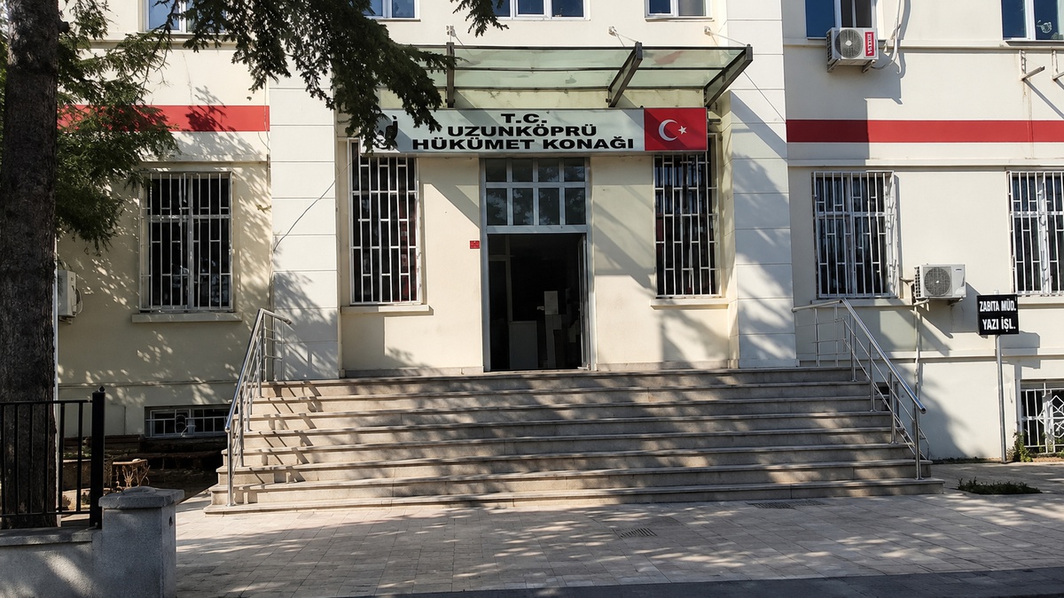 Edirne Uzunköprü\'de 4 FETÖ şüphelisi dahil 5 kişi yurt dışına çıkmadan yakalandı