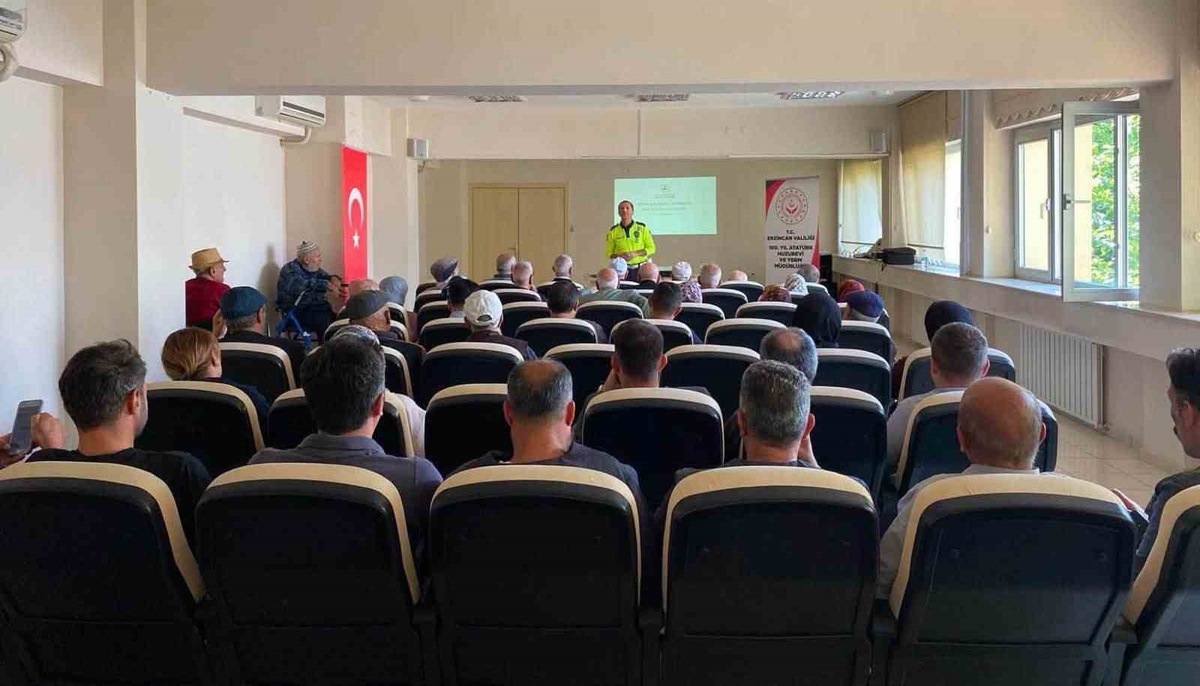 Erzincan\'da huzurevi çalışanları ve sakinlerinden 49 kişi trafik güvenliği eğitimi aldı