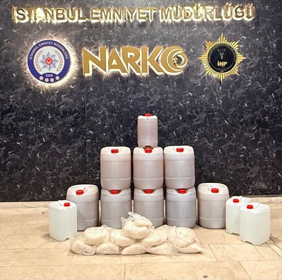 Esenyurt\'ta düzenlenen operasyonda 272 kilo 450 gram metamfetamin ele geçirildi