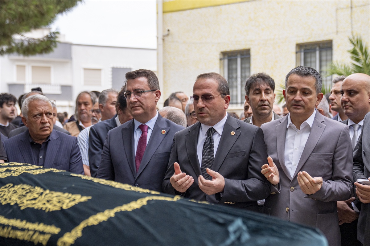 Eski İzmir Büyükşehir Belediye Başkanı Özfatura son yolculuğuna uğurlandı