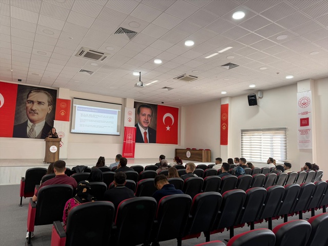Eskişehir'de çiftlere Aile ve Nüfus 10 Yılı kapsamında evlilik öncesi eğitim verildi