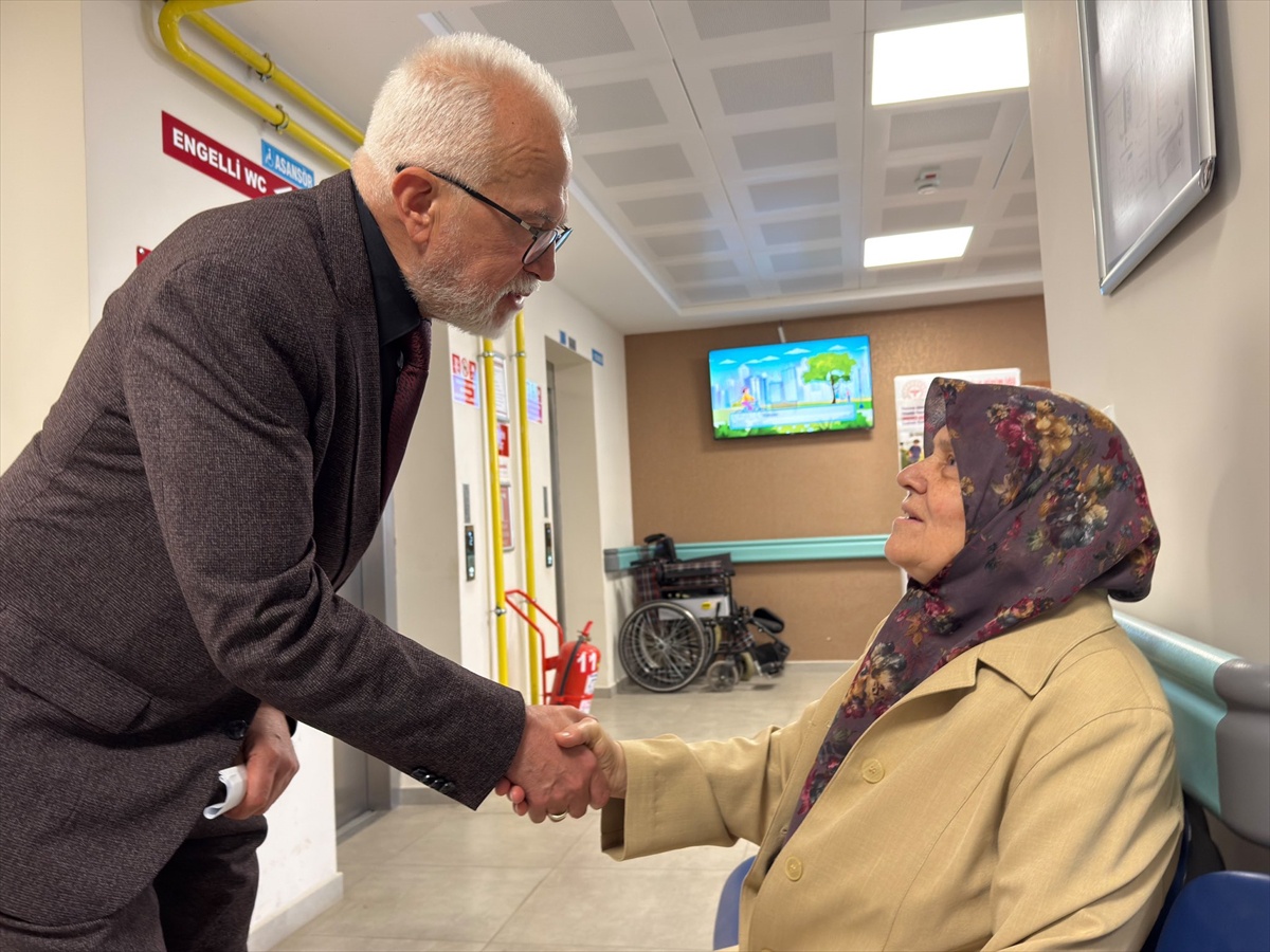 Eskişehir İl Sağlık Müdürü Bildirici, Deliklitaş\'ta sağlık merkezini ziyaret etti