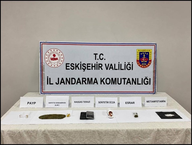 Eskişehir'de jandarma operasyonunda 2 şüpheliden 1'i tutuklandı, 89 gr bonzai bulundu