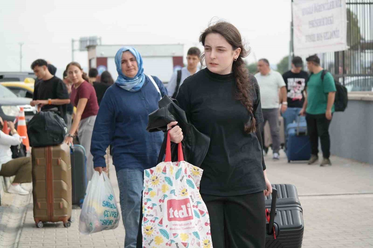 Eskişehir\'de öğrenciler yurtlara yerleşti, Gençlik ve Spor İl Müdürlüğü karşıladı