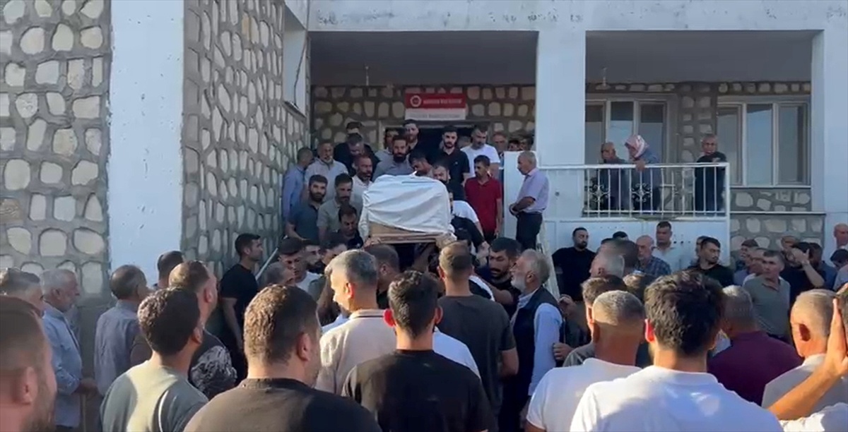 Girne\'de alabora olan gemide ölen Mehmet Bayhan Nusaybin Kuruyöy\'de defnedildi