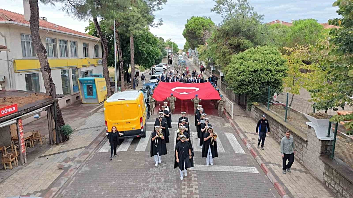 Gökçeada\'nın kurtuluşu 103\'üncü yılında komando geçidi ve konvoyla kutlandı