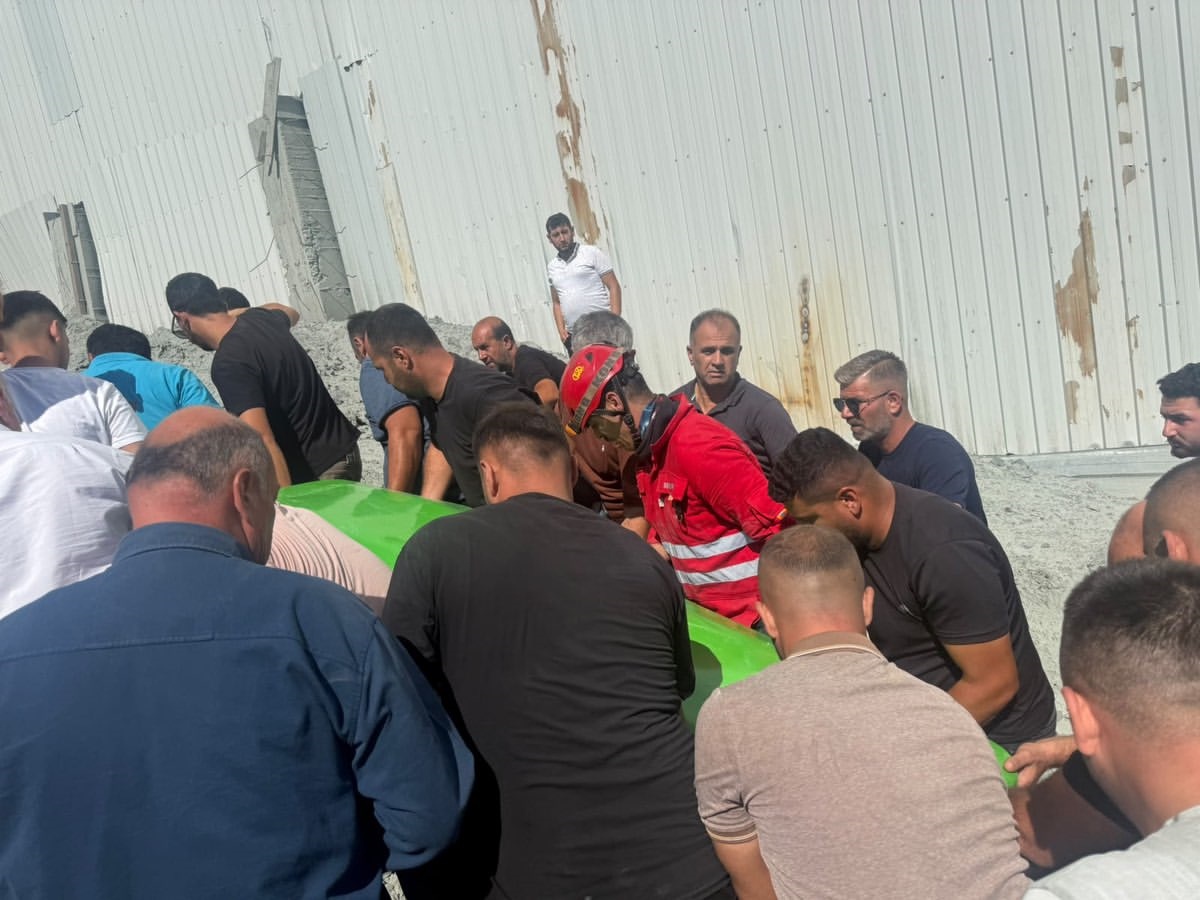 Hatay Antakya\'da taş ocağı şantiyesinde iş makinesi devrildi, 1 işçi yaşamını yitirdi