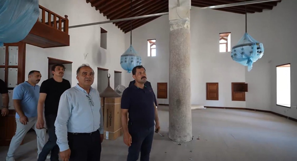 Vali Masatlı, Antakya\'nın tarihi iki camisinde süren restorasyonu yerinde inceledi