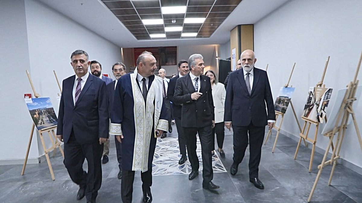 HAVELSAN Başkanı Mantar, Esenyurt Üniversitesi\'nde savunma sanayisini anlattı
