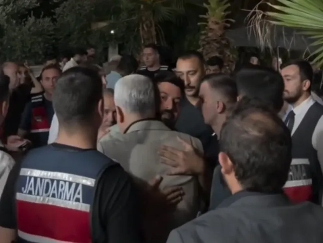 İbrahim Tatlıses saldırısının azmettiricisi Abdullah Uçmak özel izinle cezaevinden çıkarak cenazeye katıldı