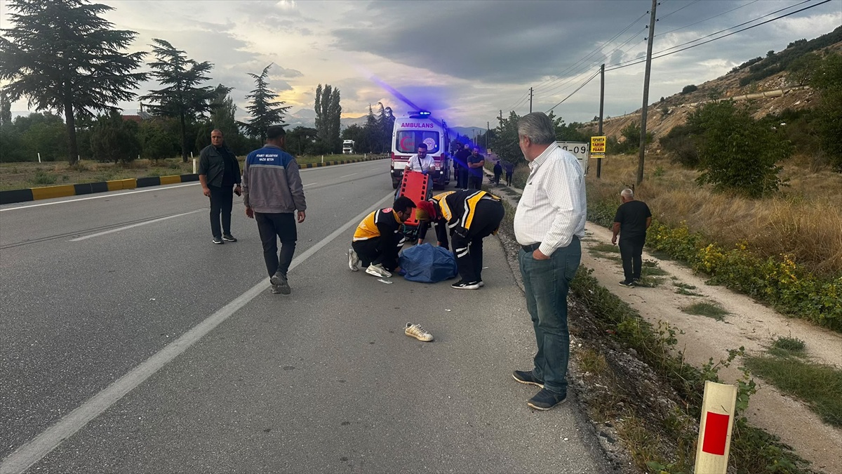 Isparta\'da otomobilin çarptığı elektrikli bisikletin sürücüsü hayatını kaybetti