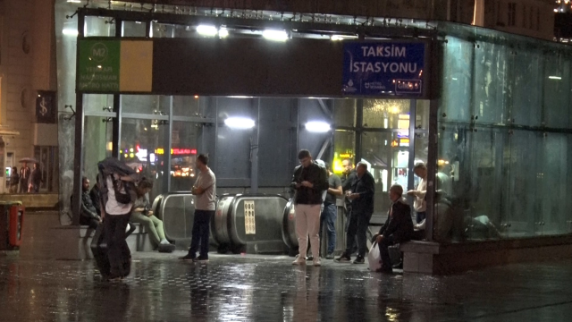 İstanbul'da sağanak yağış etkili oldu