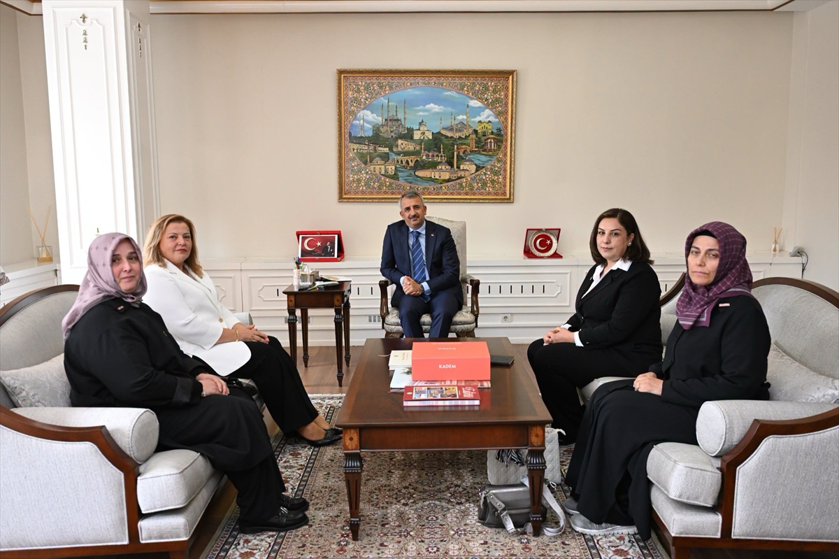 Vali Sezer, KADEM Edirne İl Temsilcisi Ekrikaya\'ya yeni görevinde başarılar diledi