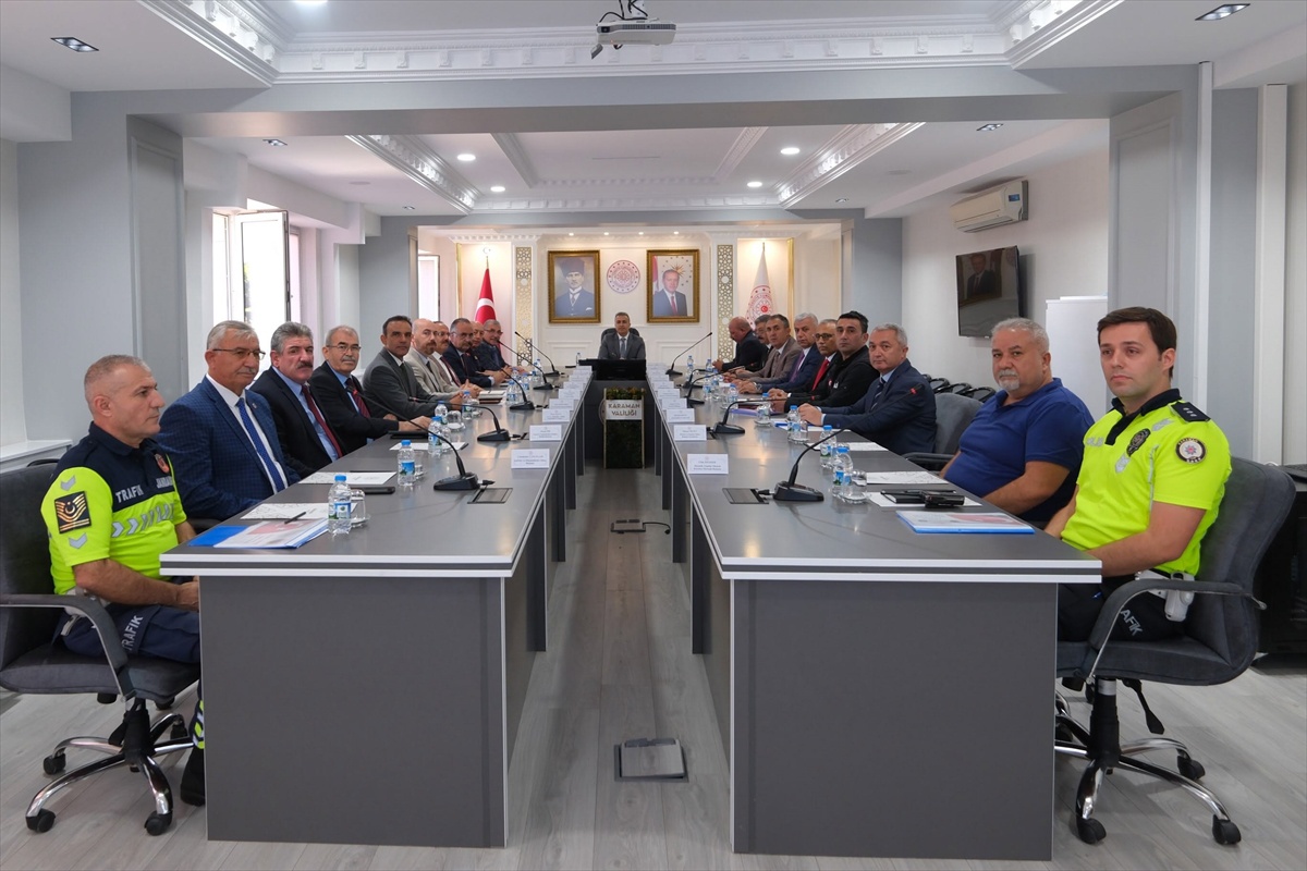 Karaman\'da trafik güvenliği toplantısı yapıldı, Vali Çiçek sürücülere uyarıda bulundu
