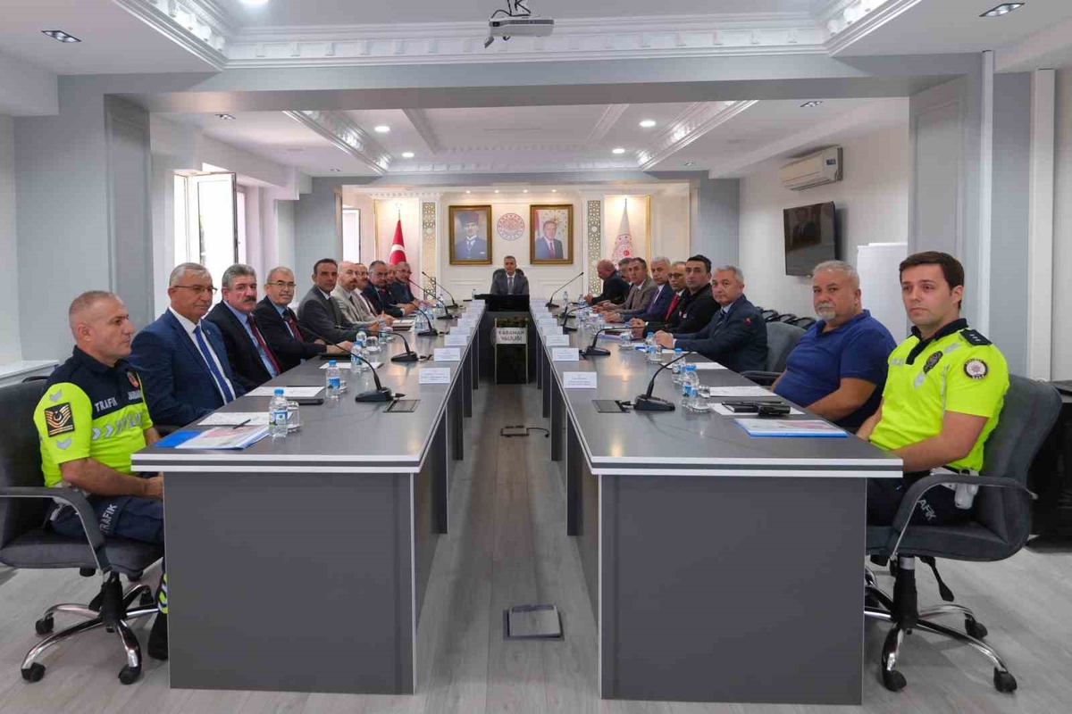 Karaman Valisi Çiçek sürücülere hız limiti ve emniyet kemeri uyarısı yaptı