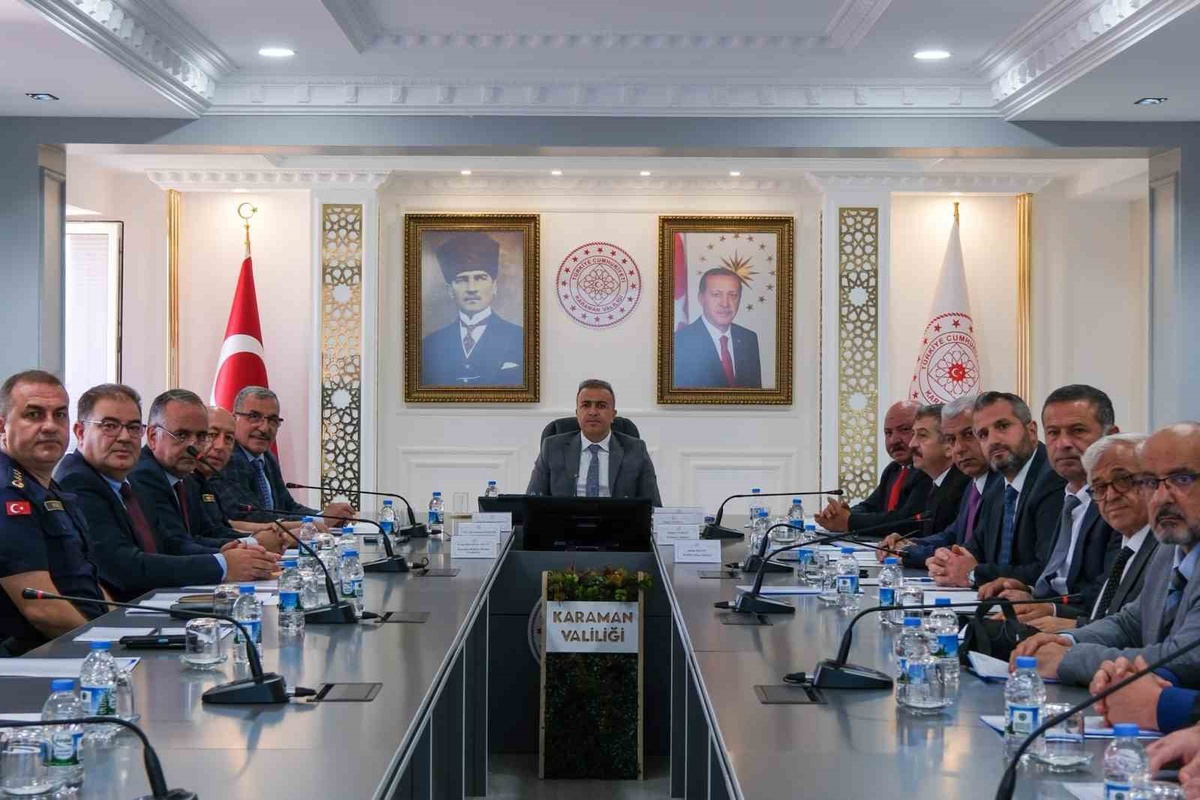 Vali Çiçek, yeni akademik yıl öncesi üniversite güvenliği hazırlıklarını istedi
