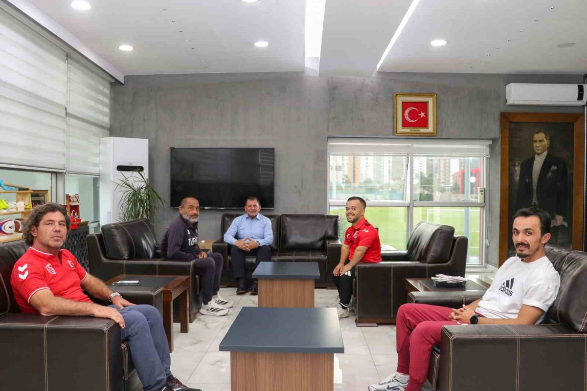 Milli halterci Çağdaş Kaya, Dünya Şampiyonası öncesi Kayseri İl Müdürü\'nü ziyaret etti
