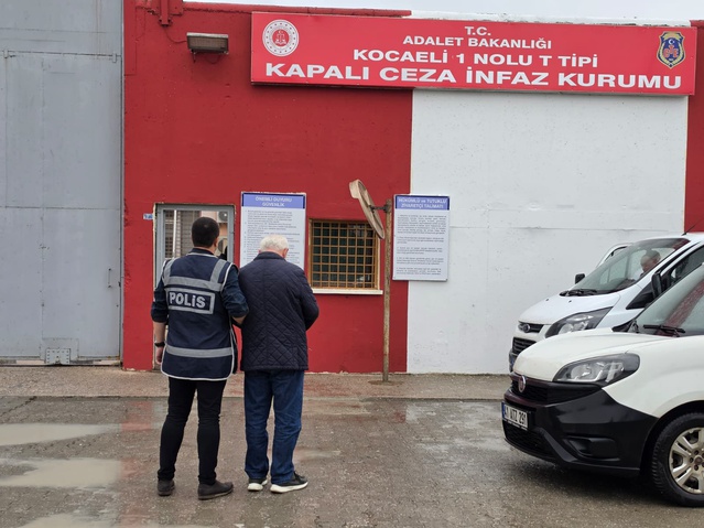 Kocaeli Derince'de M.Y., 26 suçtan kesinleşmiş 50 yıl 3 ay hapis cezasıyla yakalandı