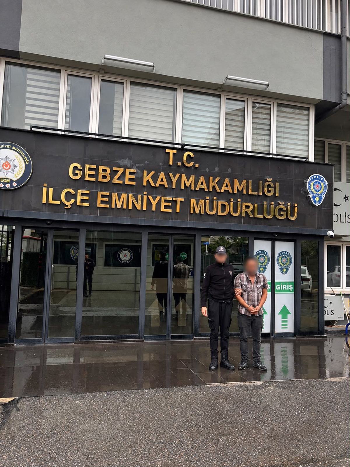 Kocaeli\'de 21 yıl 11 ay 22 gün kesinleşmiş hapis cezası olan S.T. Gebze\'de tutuklandı