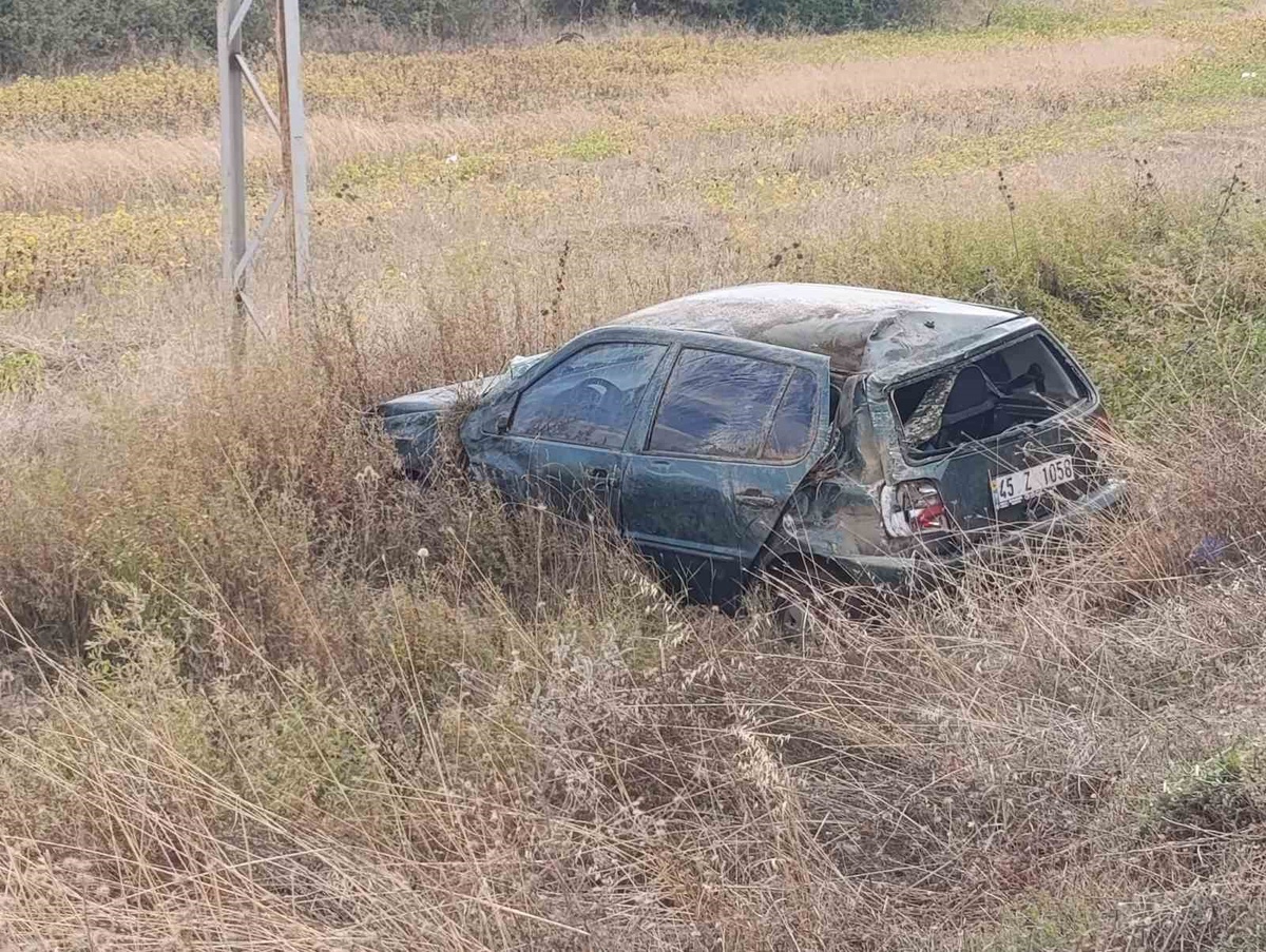 Konya Beyşehir\'de kontrolden çıkan otomobil şarampole devrildi, sürücü yaralandı
