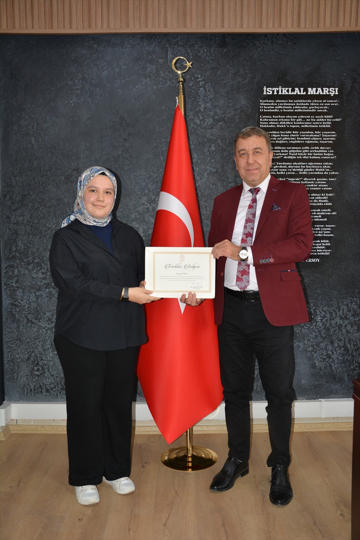 Kumlucalı öğrencinin denemesi, "Vefa Kaleminden 15 Temmuz Şehitlerine" kitabında yer aldı