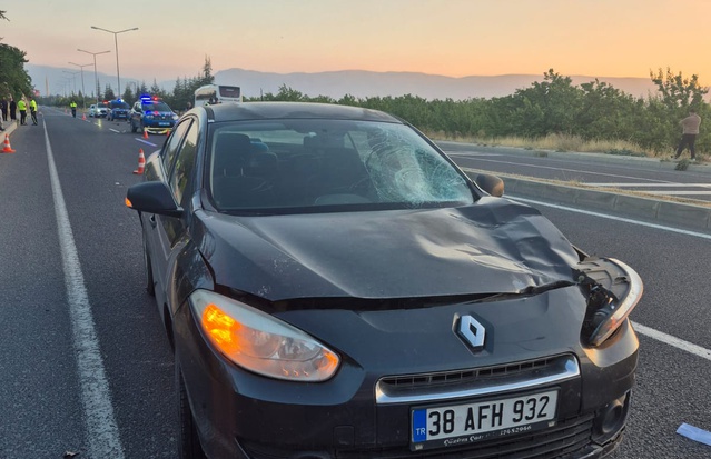 Malatya Darende'de yolcu otobüsünden inen 70 yaşındaki yaya otomobil çarpmasıyla öldü