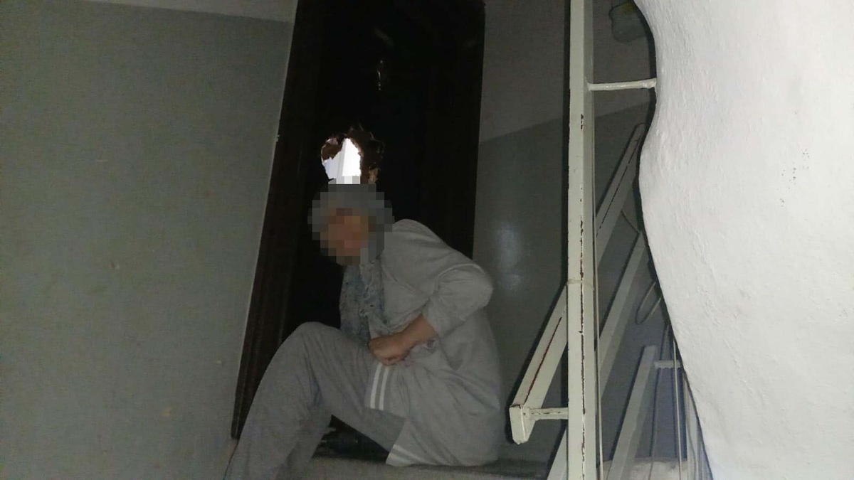 Manisa Şehzadeler\'de komşusunun kapısını matkapla kıran kadın gözaltına alındı
