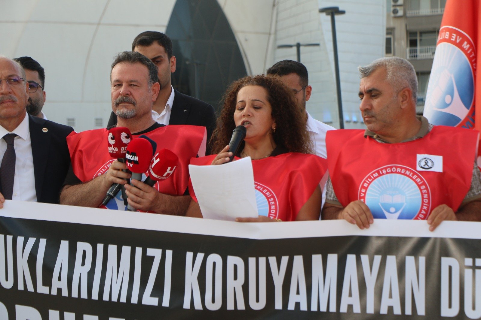 Eğitim-İş Adıyaman, Turgutlu'da 11 yaralı öğrenci için 7 bakanlıktan hesap sordu