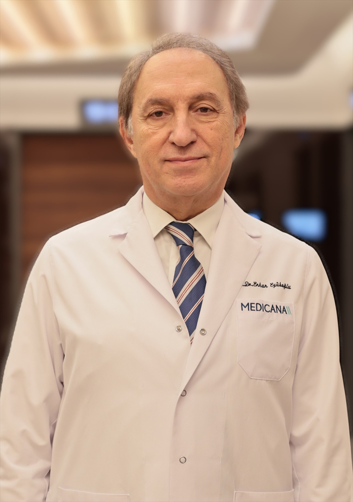 Prof. Dr. Eyüboğlu, fazla kilo ve sigaranın reflü belirtilerini artırabileceğini belirtti