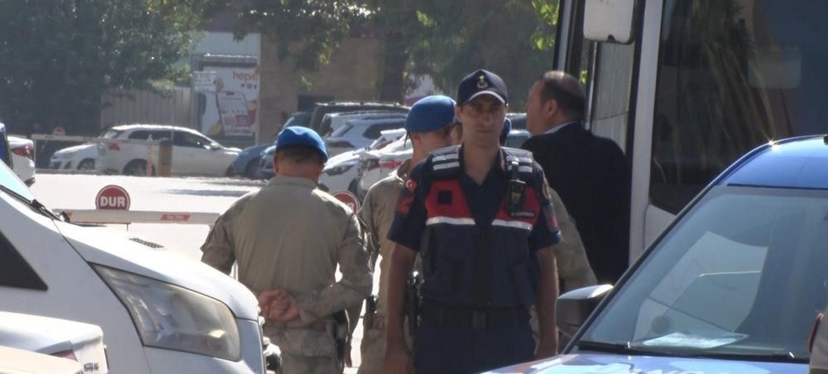 Menderes Belediyesi\'nde ikinci dalga rüşvet operasyonunda 9 şüpheli gözaltına alındı