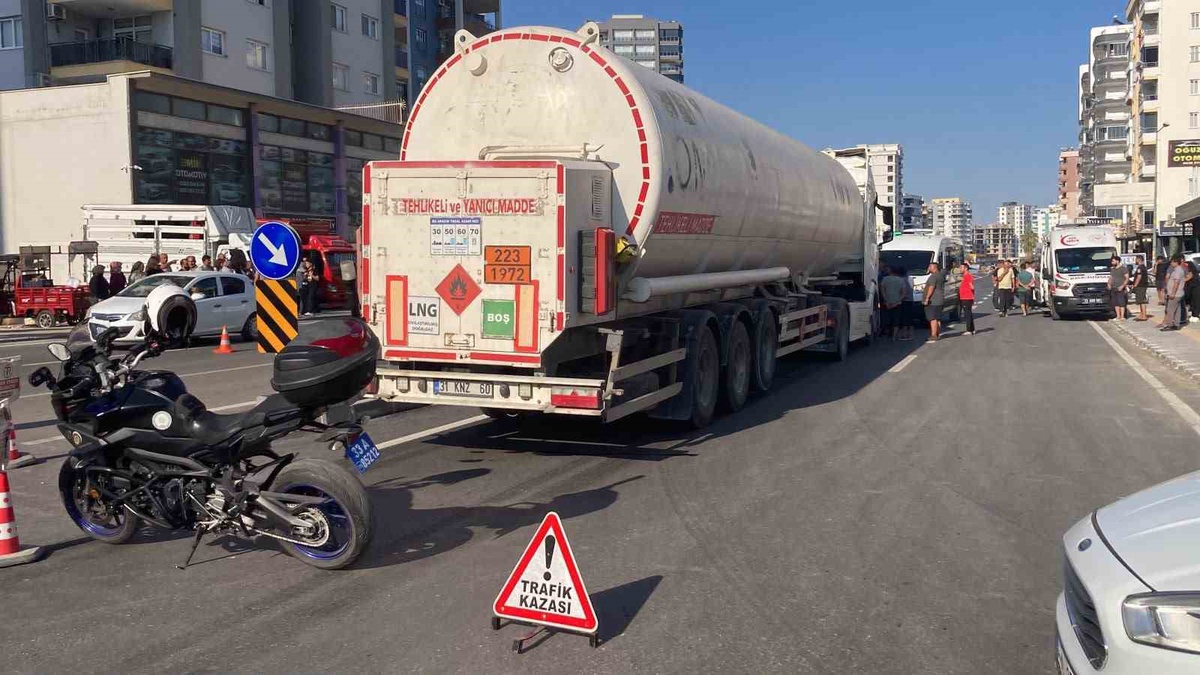 Mersin Erdemli\'de tanker çarpması sonucu kadın öldü, sürücü gözaltına alındı