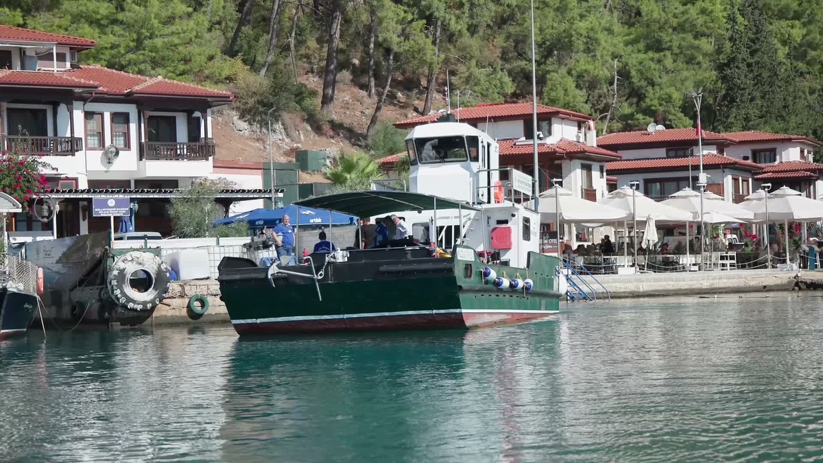 Muğla Büyükşehir Belediyesi filosuna ilk atık alım teknesi teslim edildi