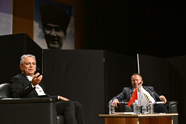 Muratpaşa Başkanı Uysal: 'Bütün ömrümüzü feda edip bu ülkeyi ayağa kaldırmak zorundayız'