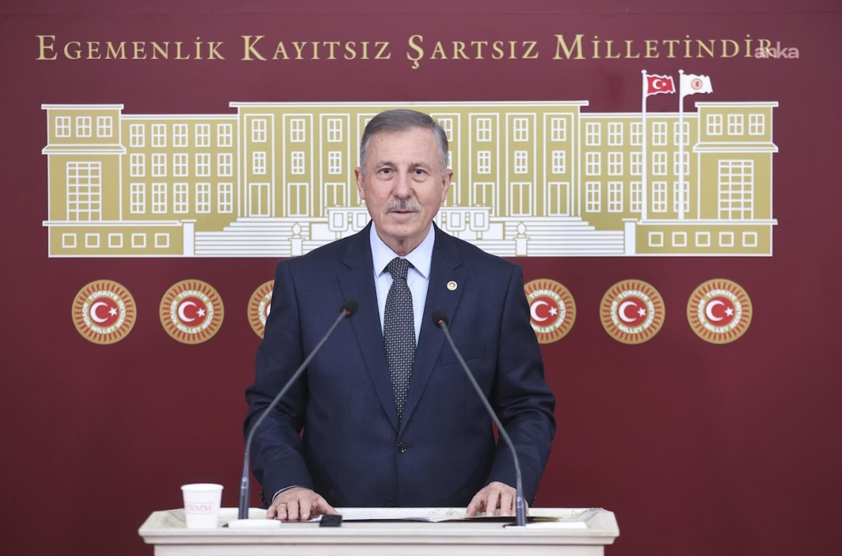 Özdağ, Borsa İstanbul\'daki manipülatif işlemleri Yılmaz ve Şimşek\'e sordu